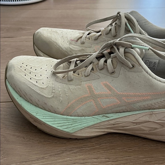 Women's ASICS NovaBlast 4 Athletic Shoes in Cream and Mint - Picture 6 of 8